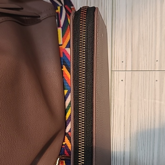 Faux pebbled leather look shoulder bag with wallet - Picture 4 of 10